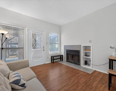 806 W 24th St - Photo Thumbnail 6