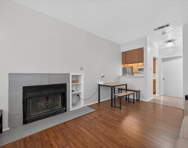 806 W 24th St - Photo Thumbnail 7