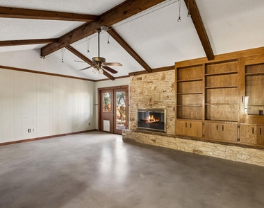 1105 N Riviera Cir - Photo Thumbnail 8