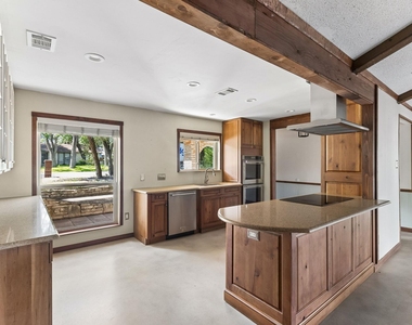 1105 N Riviera Cir - Photo Thumbnail 2