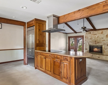 1105 N Riviera Cir - Photo Thumbnail 6