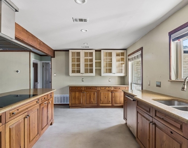 1105 N Riviera Cir - Photo Thumbnail 5