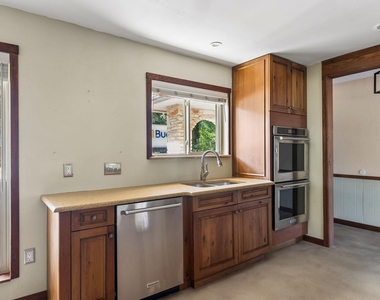 1105 N Riviera Cir - Photo Thumbnail 4