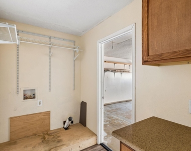 1105 N Riviera Cir - Photo Thumbnail 21