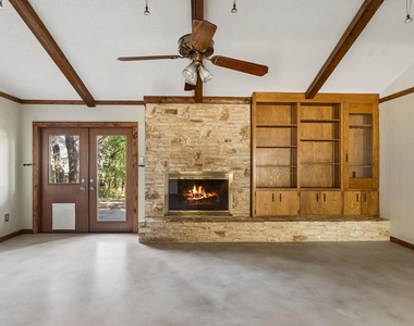 1105 N Riviera Cir - Photo Thumbnail 9