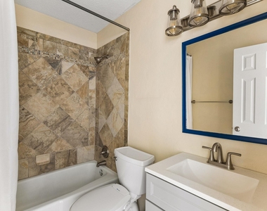 1105 N Riviera Cir - Photo Thumbnail 18
