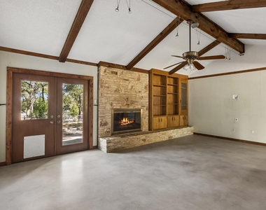 1105 N Riviera Cir - Photo Thumbnail 10