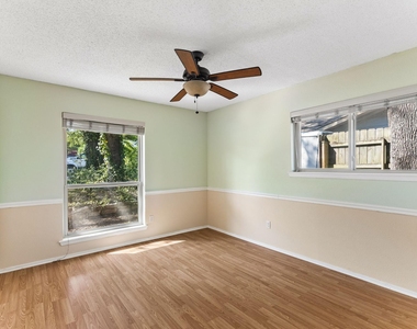 1105 N Riviera Cir - Photo Thumbnail 19