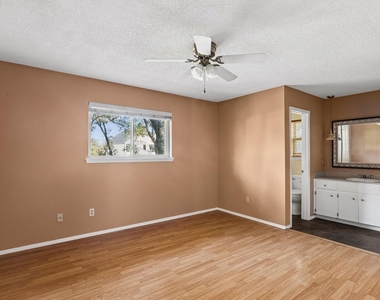 1105 N Riviera Cir - Photo Thumbnail 13