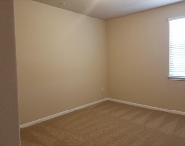 2880 Donnell Dr - Photo Thumbnail 17