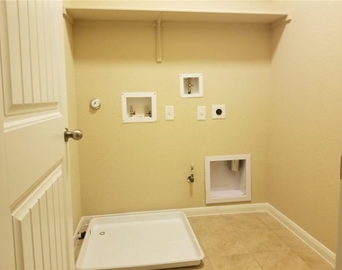2880 Donnell Dr - Photo Thumbnail 6