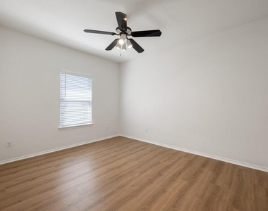11744 Easy St - Photo Thumbnail 35