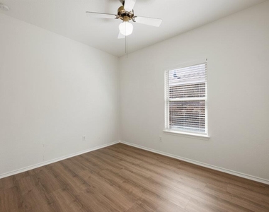 11744 Easy St - Photo Thumbnail 33