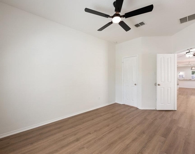 11744 Easy St - Photo Thumbnail 4