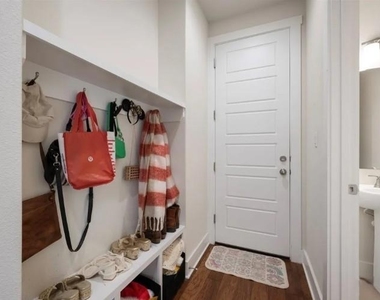 344 Pisa Ln - Photo Thumbnail 20