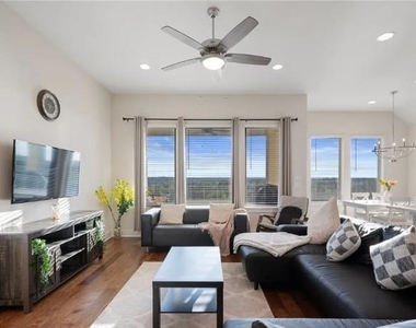344 Pisa Ln - Photo Thumbnail 8