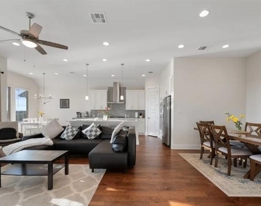 344 Pisa Ln - Photo Thumbnail 11