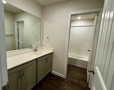 115 Bethpage Dr - Photo Thumbnail 22