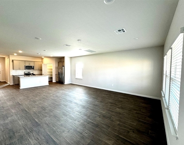 115 Bethpage Dr - Photo Thumbnail 7