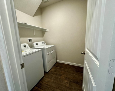 115 Bethpage Dr - Photo Thumbnail 17