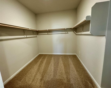 115 Bethpage Dr - Photo Thumbnail 14