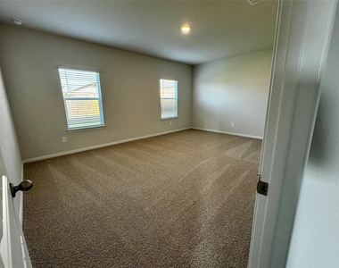 115 Bethpage Dr - Photo Thumbnail 10