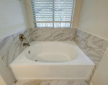 16608 Shipshaw River Dr - Photo Thumbnail 25