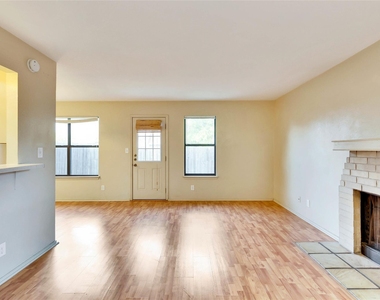 8806 Springmail Cir - Photo Thumbnail 7