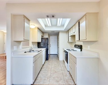 8806 Springmail Cir - Photo Thumbnail 11