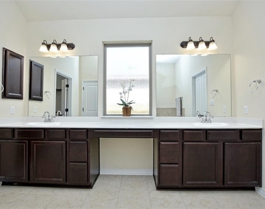 912 Paseo De Castana Way - Photo Thumbnail 13