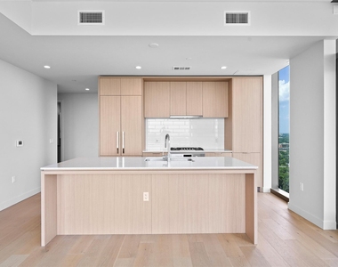 44 East Ave - Photo Thumbnail 7