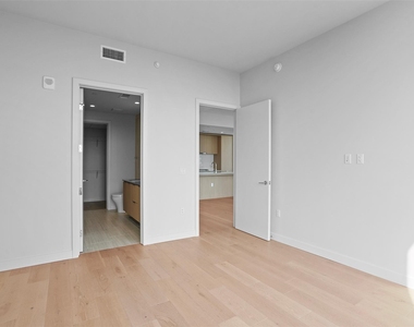 44 East Ave - Photo Thumbnail 12