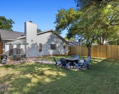 9820 Briar Ridge Dr - Photo Thumbnail 8