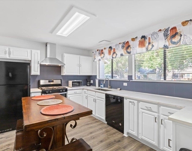 9820 Briar Ridge Dr - Photo Thumbnail 3