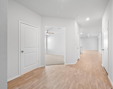 1806 Windsor Blvd - Photo Thumbnail 2