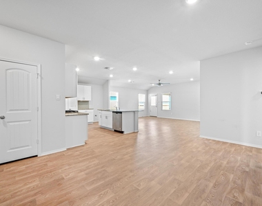1806 Windsor Blvd - Photo Thumbnail 9