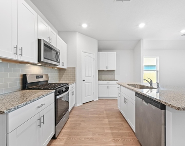 1806 Windsor Blvd - Photo Thumbnail 8