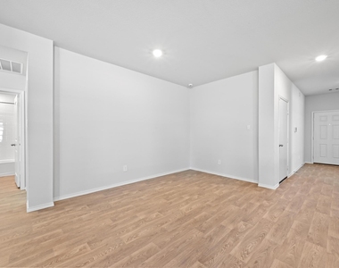 1806 Windsor Blvd - Photo Thumbnail 6