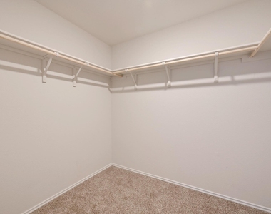1806 Windsor Blvd - Photo Thumbnail 16