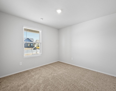 1806 Windsor Blvd - Photo Thumbnail 18