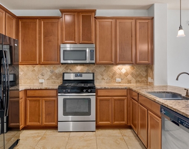 2627 Garlic Creek Dr - Photo Thumbnail 4