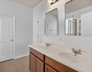 2627 Garlic Creek Dr - Photo Thumbnail 13