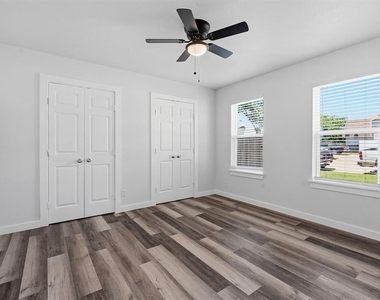 1911 Hearthside Dr - Photo Thumbnail 9
