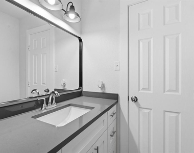 1911 Hearthside Dr - Photo Thumbnail 13