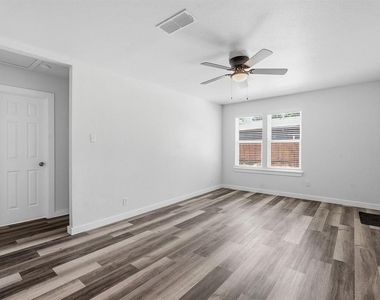 1911 Hearthside Dr - Photo Thumbnail 3