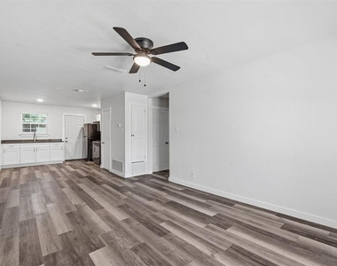 1911 Hearthside Dr - Photo Thumbnail 2