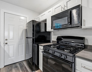 1911 Hearthside Dr - Photo Thumbnail 7