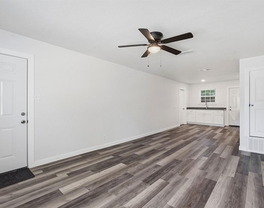 1911 Hearthside Dr - Photo Thumbnail 4