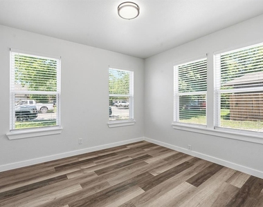 1911 Hearthside Dr - Photo Thumbnail 14