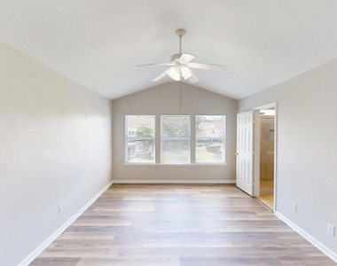 7990 Baymeadows Road E - Photo Thumbnail 7